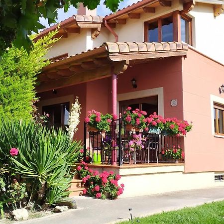Cuarenta Y Ocho Luces Guest House Burgos Exterior photo