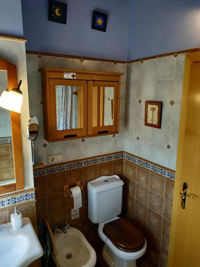 Cuarenta Y Ocho Luces Guest House Burgos Exterior photo