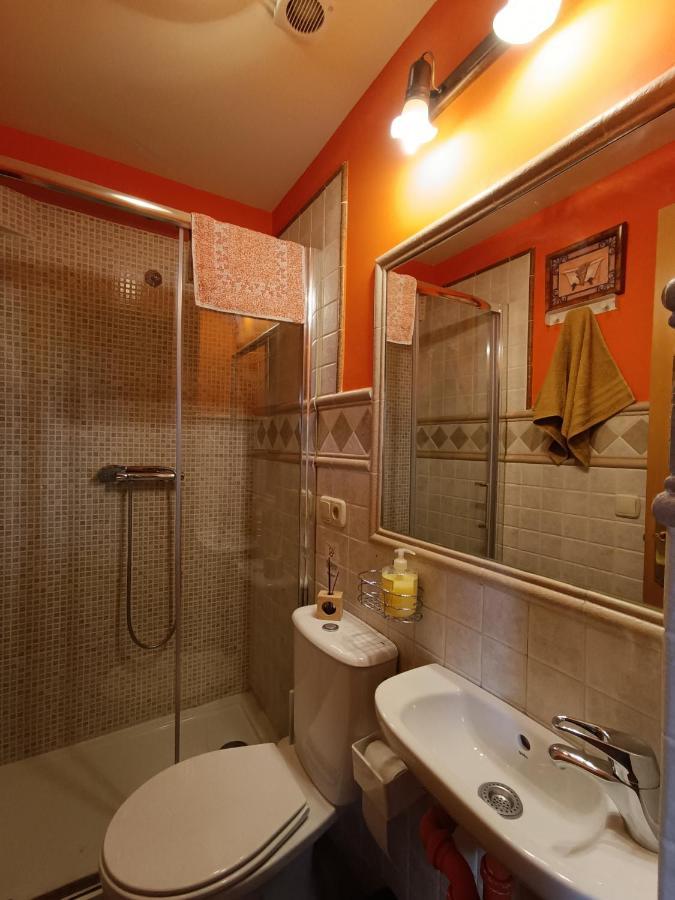 Cuarenta Y Ocho Luces Guest House Burgos Exterior photo