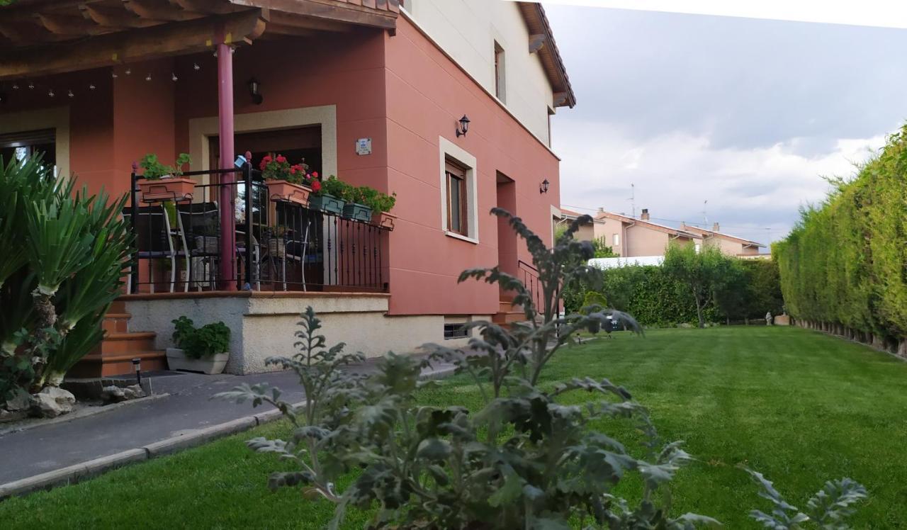 Cuarenta Y Ocho Luces Guest House Burgos Exterior photo